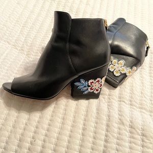 Tory Burch 7.5 booties